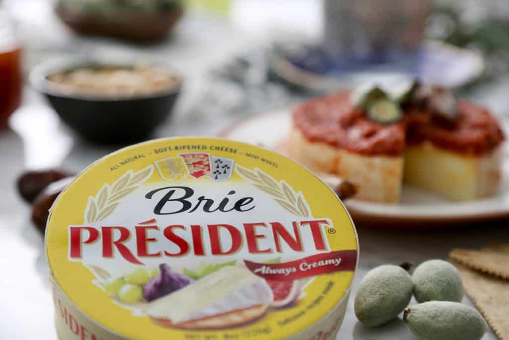 how-to-eat-brie-cheese-round