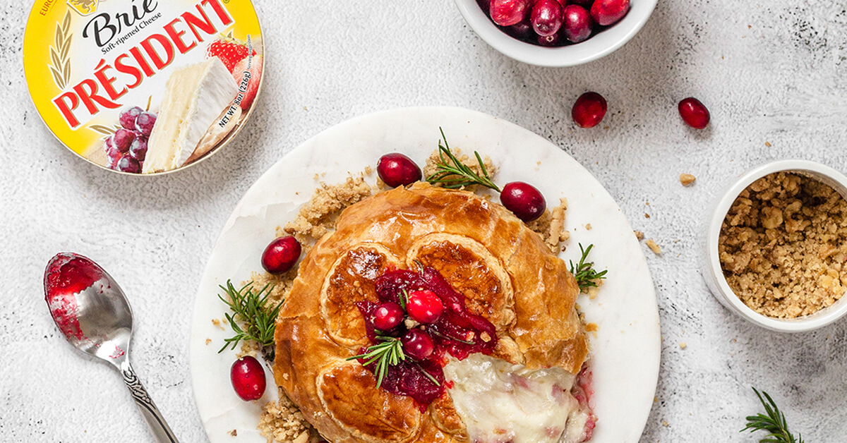 Baked Brie in Puff Pastry with Cranberries